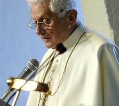 Papa defende Economia que atenda