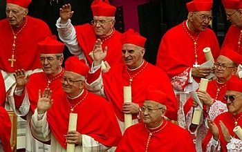 Cardeais reúnidos no Vaticano