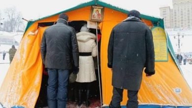 Capela Católica improvisada na Ucrânia