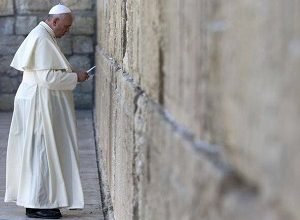 Papa Francisco visita o muro das lamentações